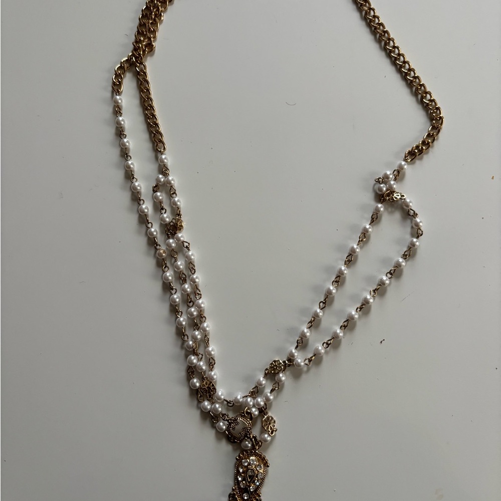 Elegant Gold and White Pearl forehead jewelry